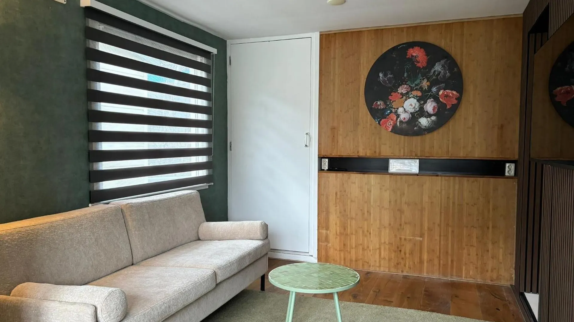 לינה וארוחת בוקר אמסטרדם Luxury Studio On Robs Houseboat Special For Couples הולנד