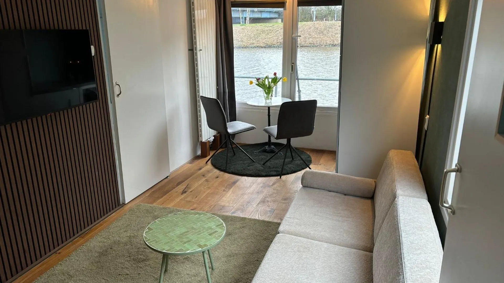 Bed & Breakfast Luxury Studio On Robs Houseboat Special For Couples Amsterdam Netherlands