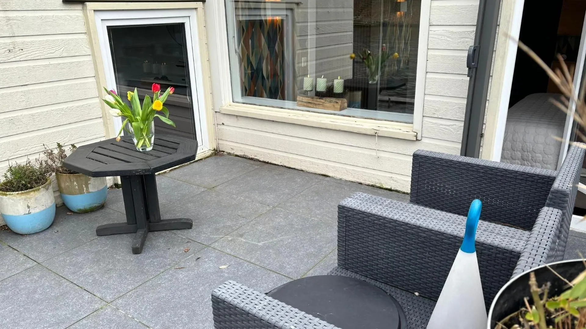 Luxury Studio On Robs Houseboat Special For Couples contacts